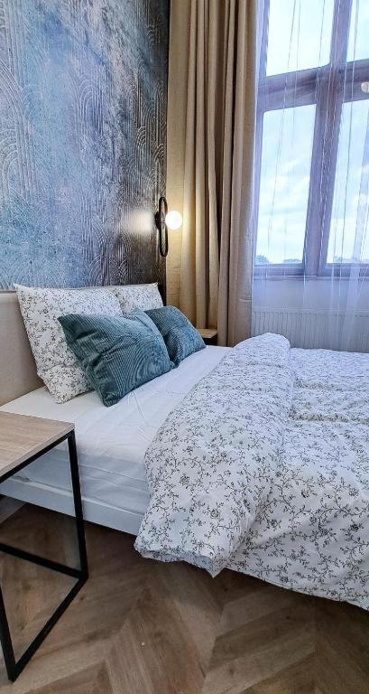 Lion - Premium With Balcony Apartment *
